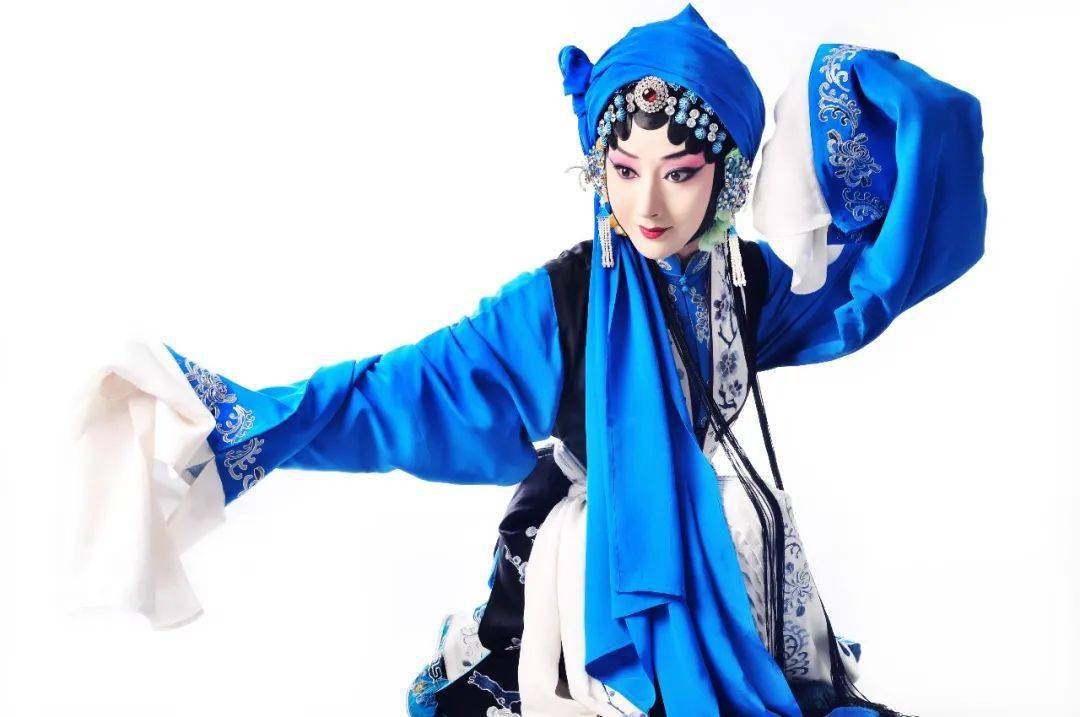 封 千周庭训 . 夏 凯卢胜筹 . 于欣泽卢天麟 . 张婉婷赵禄寒 .