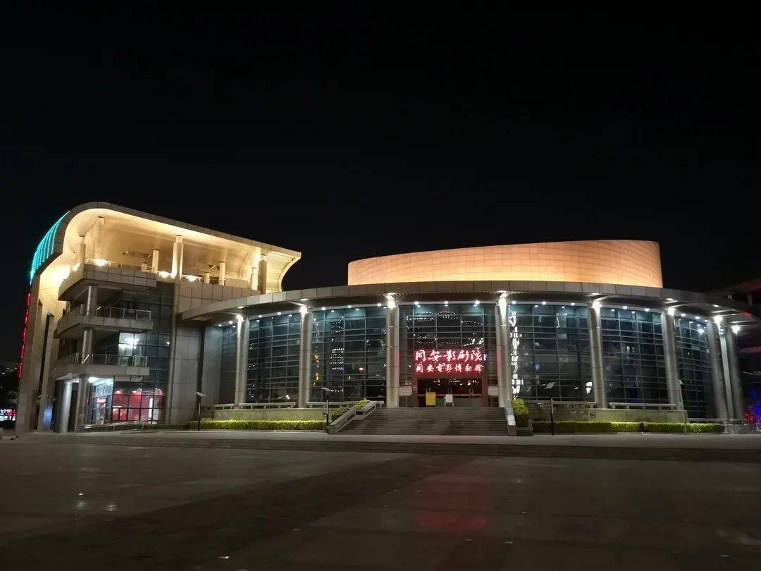 沿线分布有区检察院,区法院等市政点,和大型文体中心如同安区体育馆