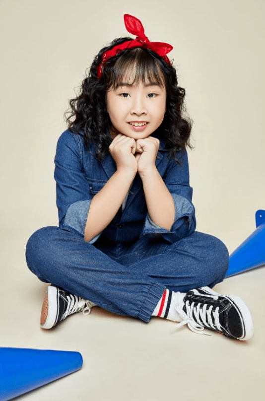 杨诗涵←滑动变身袁楚林←滑动变身翟雅楠这是我的色彩找到专属的色彩