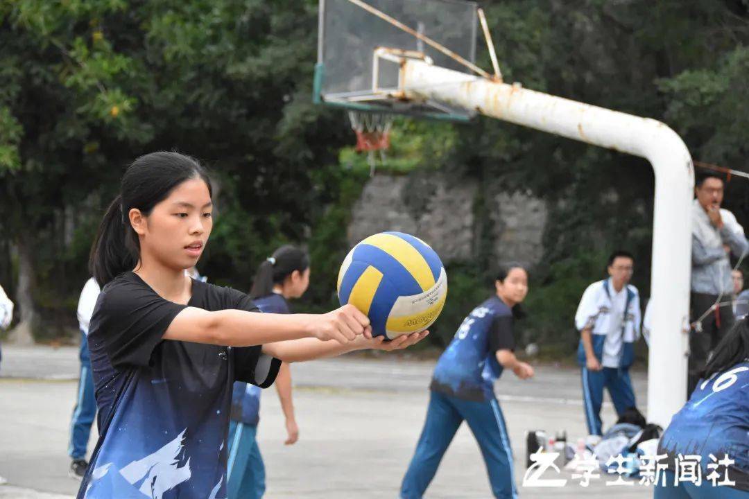 青春排球 活力金秋—记高二女子排球决赛