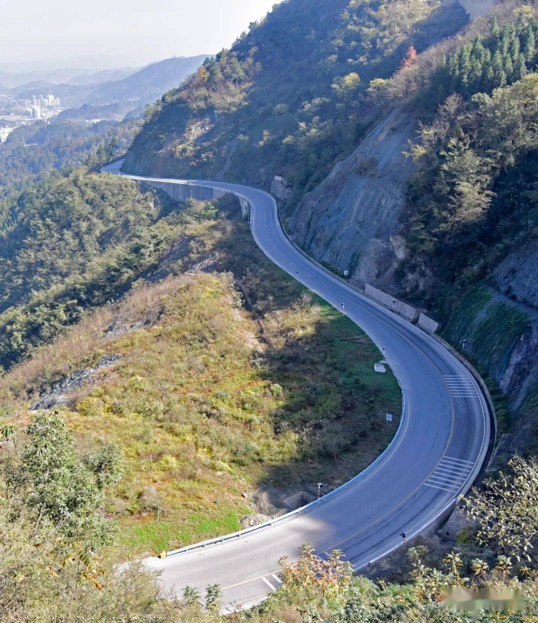 g211镇远火车站至台江施洞公路改扩建工程通过交工验收