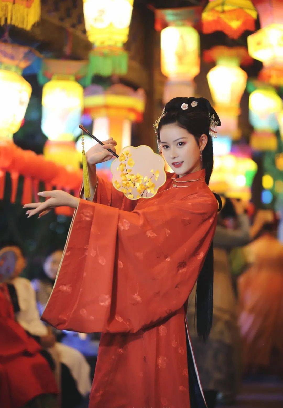 重庆私藏汉服打卡圣地一秒穿越十里古街公交直达看灯会