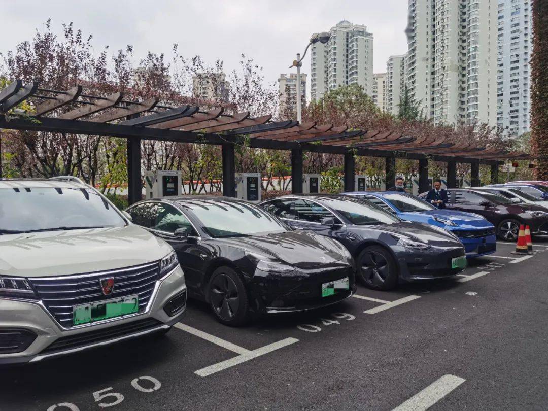 中山西路停车场20聚焦科技赋能缓解小区停车难