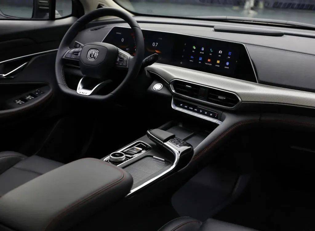 双联屏不一定要看奔驰,这些自主品牌都在用!_搜狐汽车_搜狐网