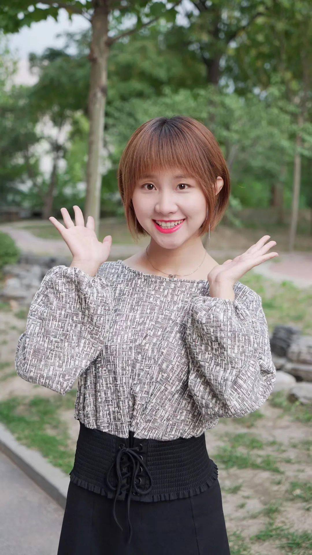 国民妹妹二丫火了多家媒体报道很多人都认识她