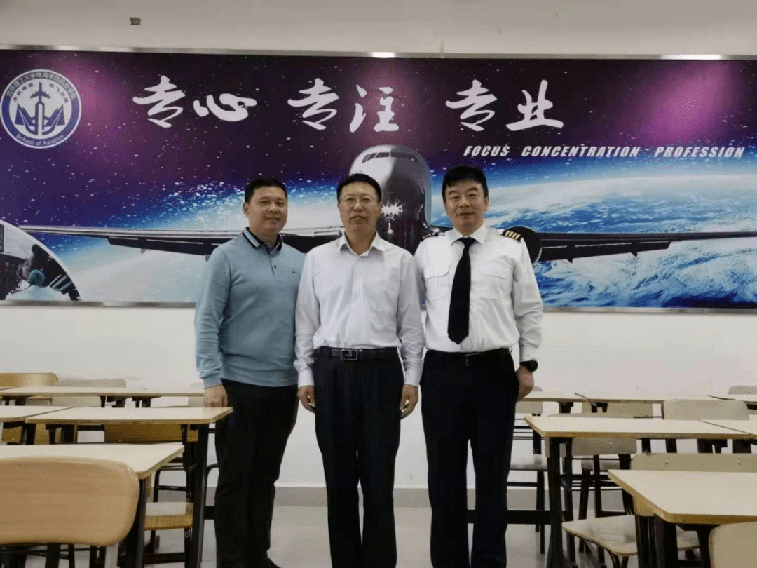 从“三个敬畏”到飞行胜任力——南航姚永强教员为航院飞行技术专业学生开展专题讲座_机长