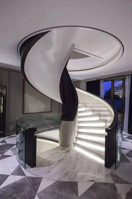 上海楼梯展弧形楼梯别墅里的灵动曲线