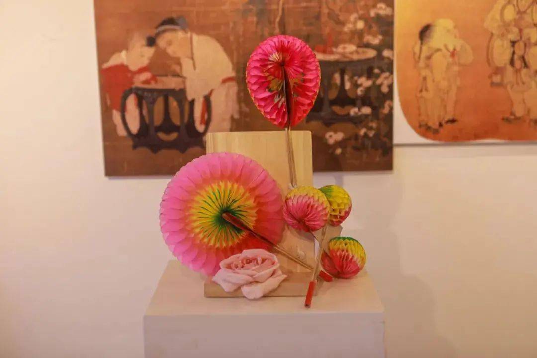 胡同居民复原老北京玩具太平燕毛猴鸣蝉