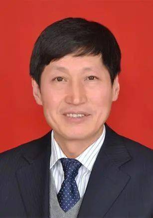 中共党员,甘肃榆中人,出生地甘肃榆中,在职大学学历,现任兰州市中级