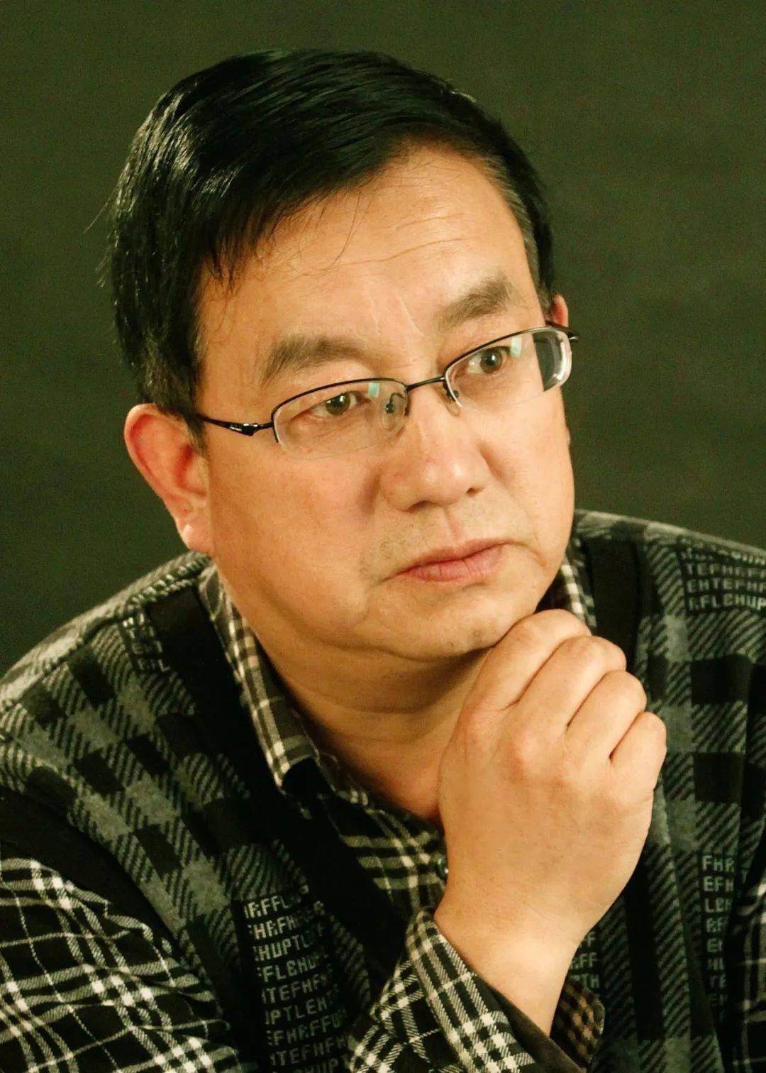 美文美声敬畏古树作者梁国雄朗诵刘涛