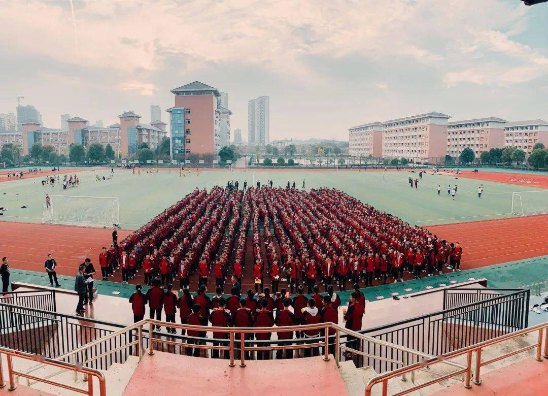 玉山二中隆重召开高一年级期中考试表彰大会