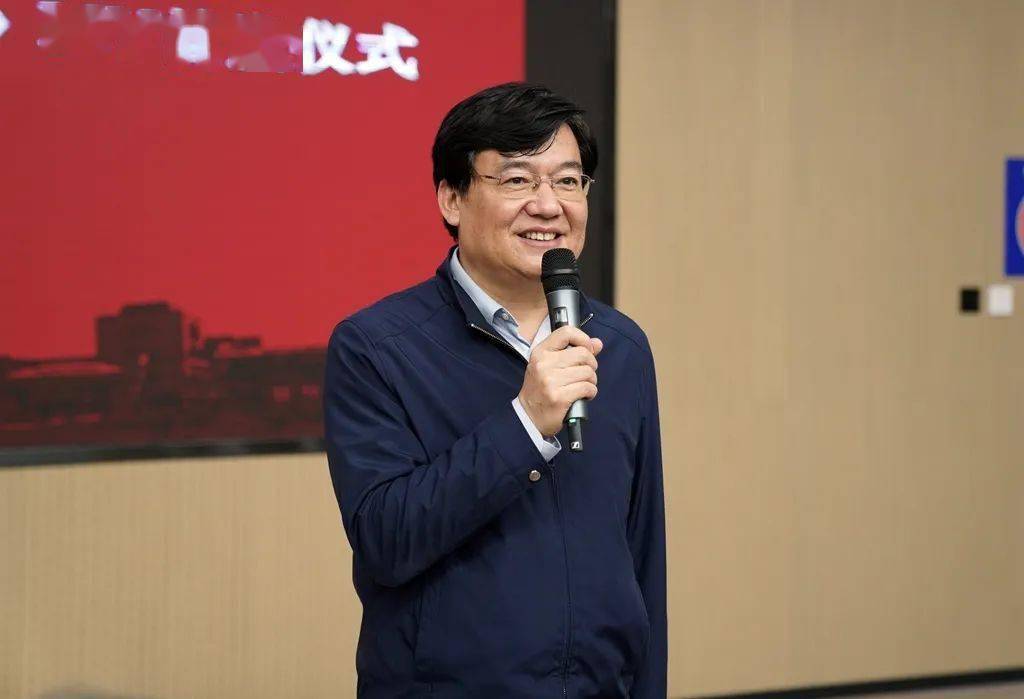 造型学科基础部主任白晓刚,造型学科基础部直属党支部书记李荣林