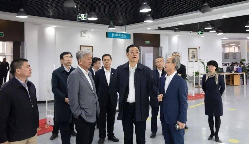 辽宁省委教育工委书记副省长王明玉一行到我校调研考察