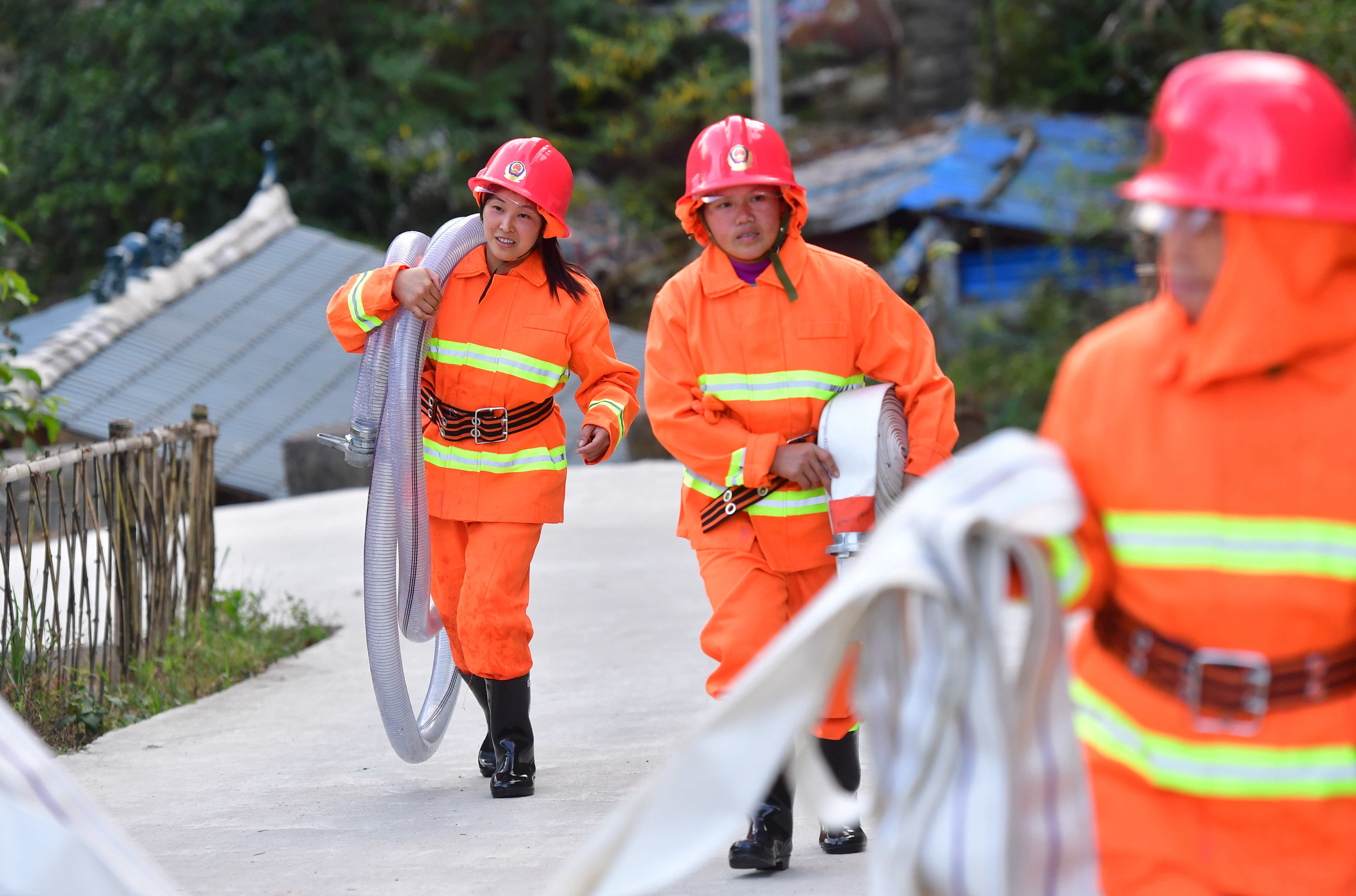 乌英苗寨有了女子志愿消防队