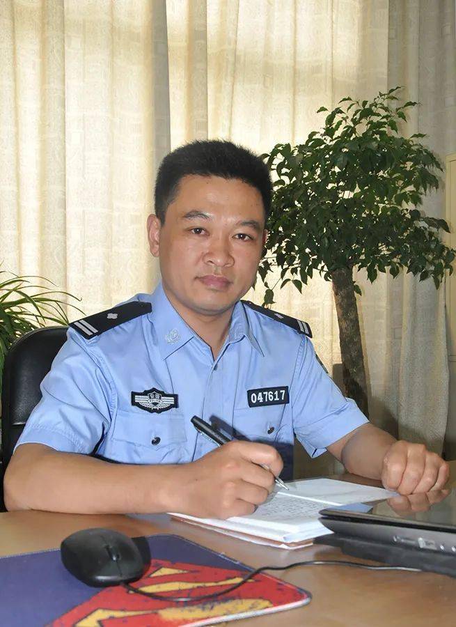 厉恩重,1977年11月10日出生,现任安徽省灵璧县公安局刑警大队副大队长