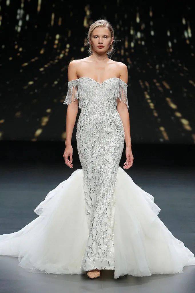 服装设计图时装周秀场theatelier202021秋冬婚纱礼服秀