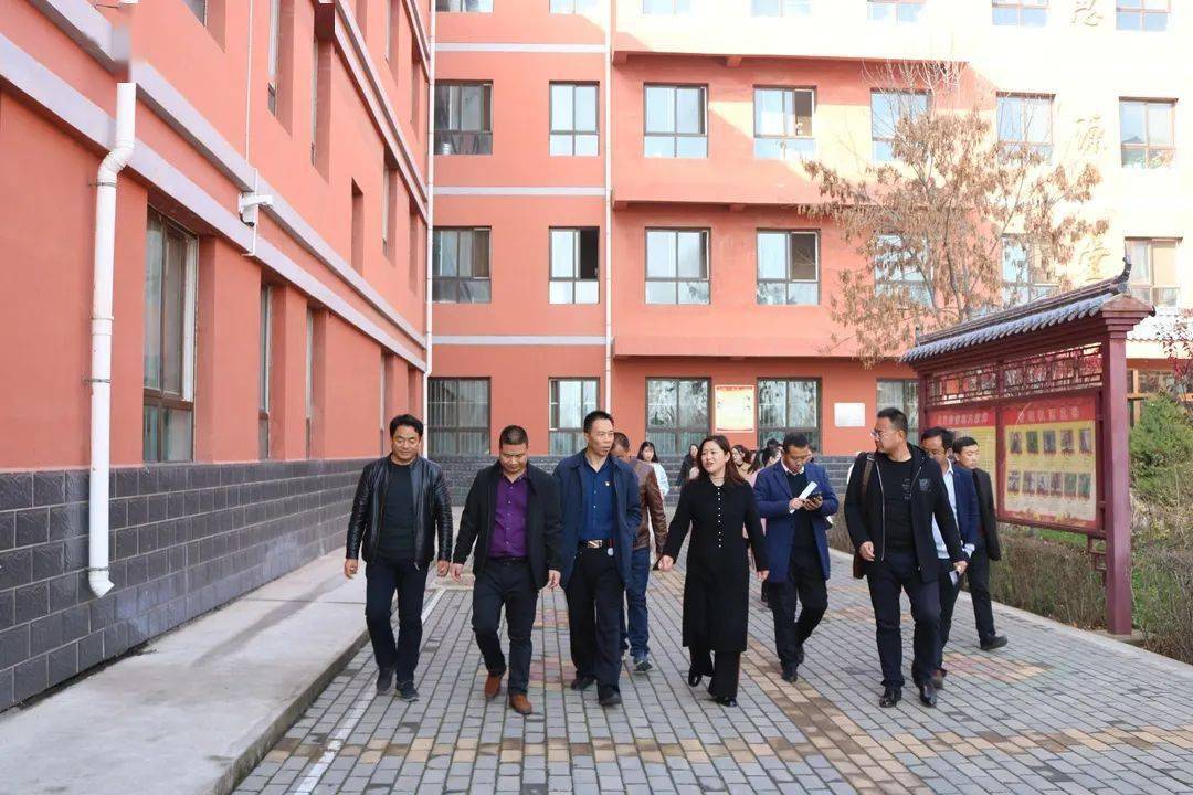 陇西三中部分领导教师来我校考察交流