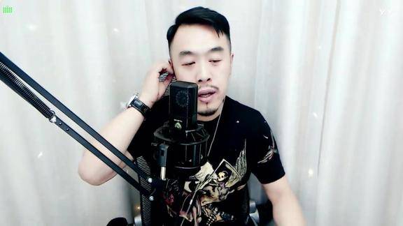 程红又蹭媳妇儿梁红的直播间唱歌一首闽南语歌曲爱拼才会赢