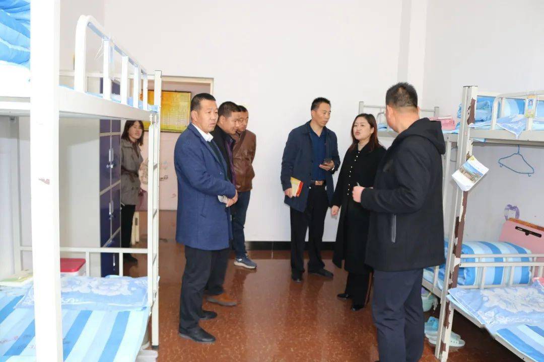 陇西三中部分领导教师来我校考察交流