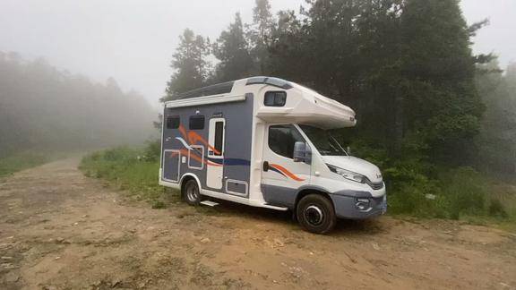 朋友们看一下晚上房车露营之这里了豪哥房车生活