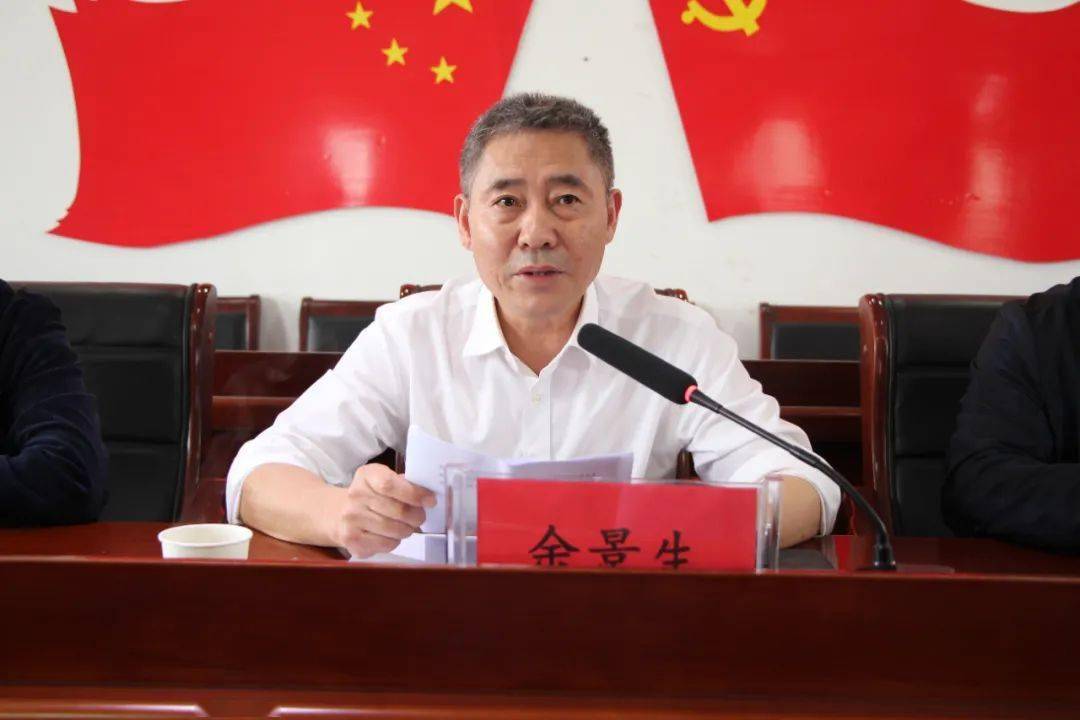 余景生在会上将2020年8月21日至10月28日期间,县委第二巡察组对临湖镇