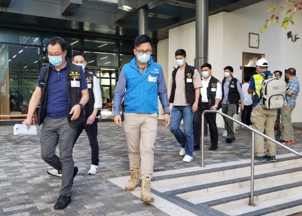 港媒港中大百人舉港獨旗喊港獨口號遊行香港警務處國安處到校園蒐證