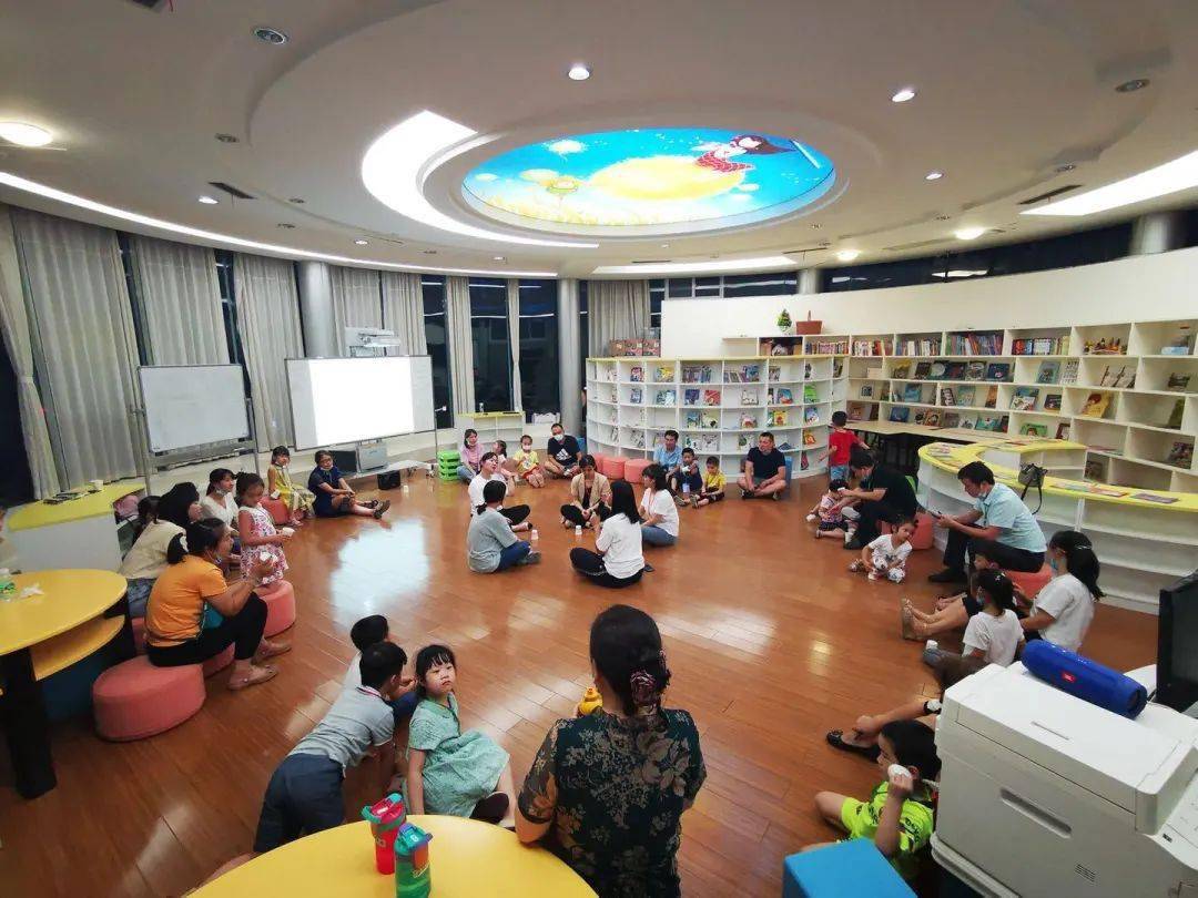 外语部智慧父母课堂用语言为孩子的想象插上翅膀