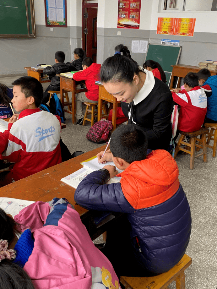 支教期間她勇挑重擔,積極帶領東關小學老師開展數學學科的教研活動,做