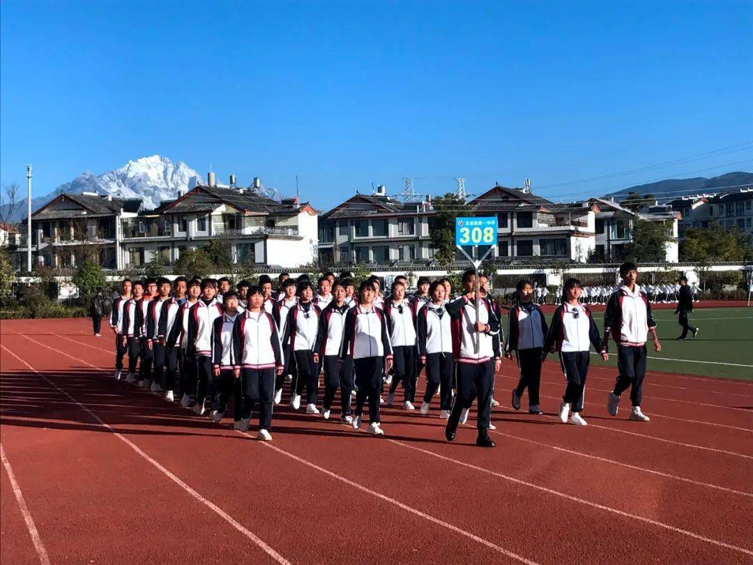 玉龙头条台前1分钟才艺表演多个竞技项目灯光舞台玉龙县一中第30届