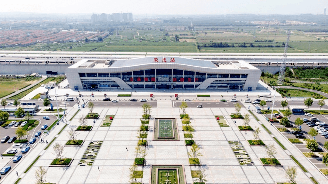 莱荣高铁打下第一钻 主体工程今日开始施工_荣成