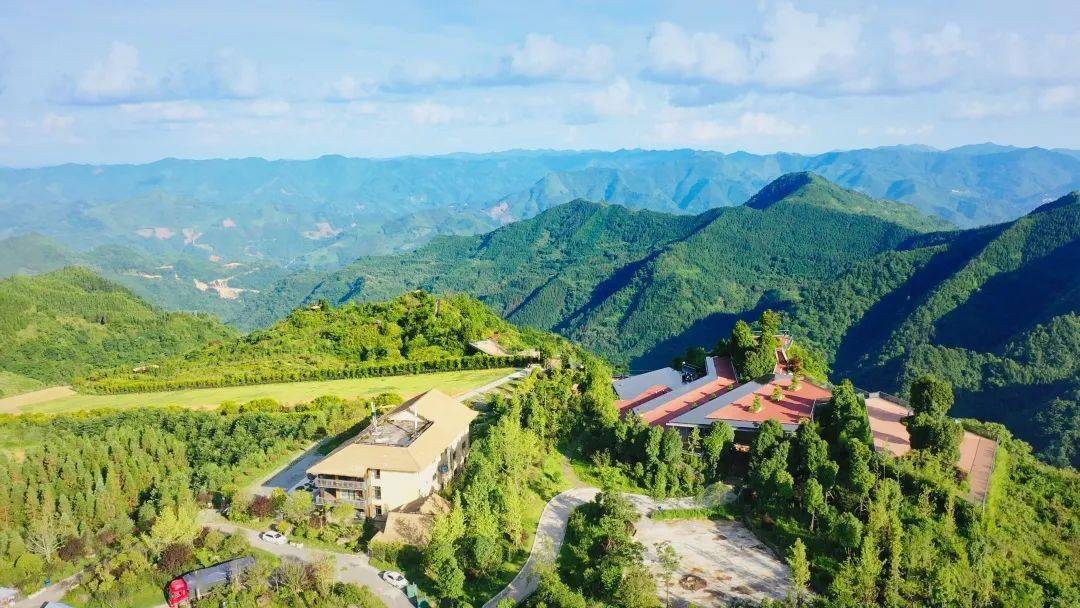 不断发力贵州全力打造国际一流山地旅游目的地和康养胜地