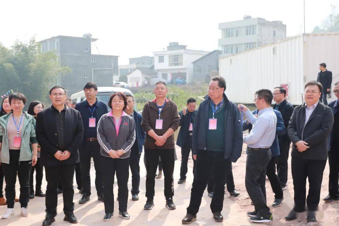 昭通市人大常委会组织省市人大代表到盐津县 视察工业重点项目