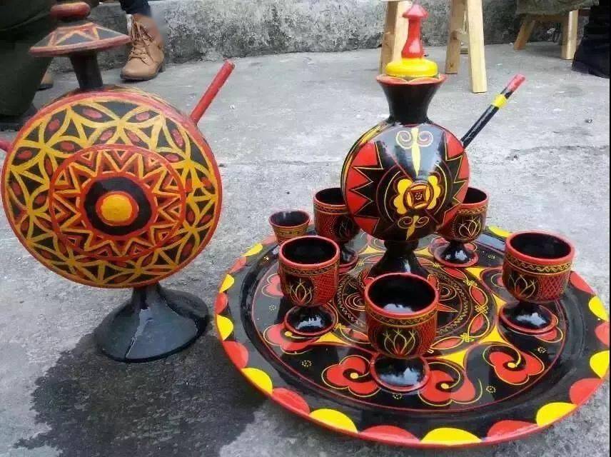 风俗介绍i丰富多彩的凉山彝族年