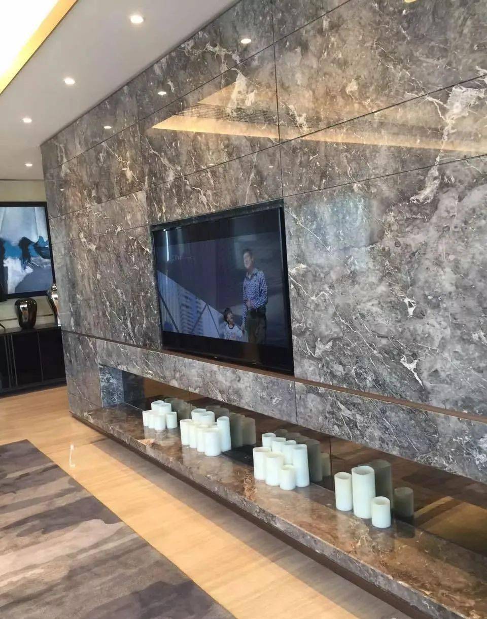 大理石优雅的灰色色调,耐看大气高冷的灰色调轻松营造高端空间效果