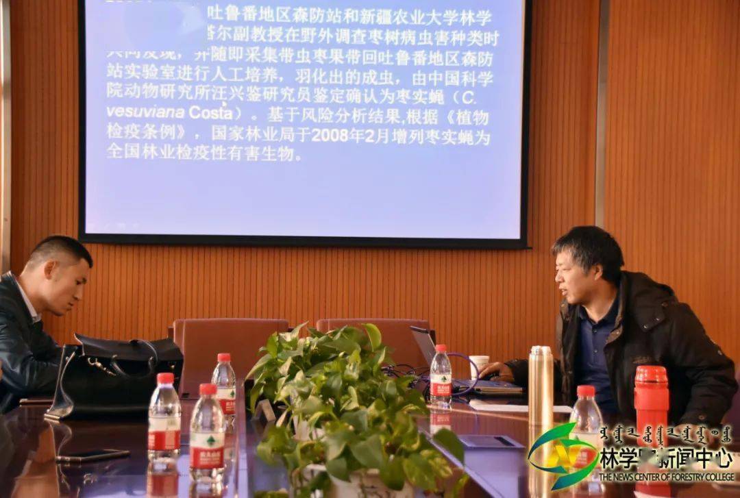 晁开 瑞老师主持了本次讲座,秦富仓院长代表我院对刘雪峰教授的到来