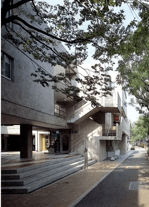 虽然身为普利兹克奖级别的建筑师,槙文彦的设计仍保持谨慎,让街道设计