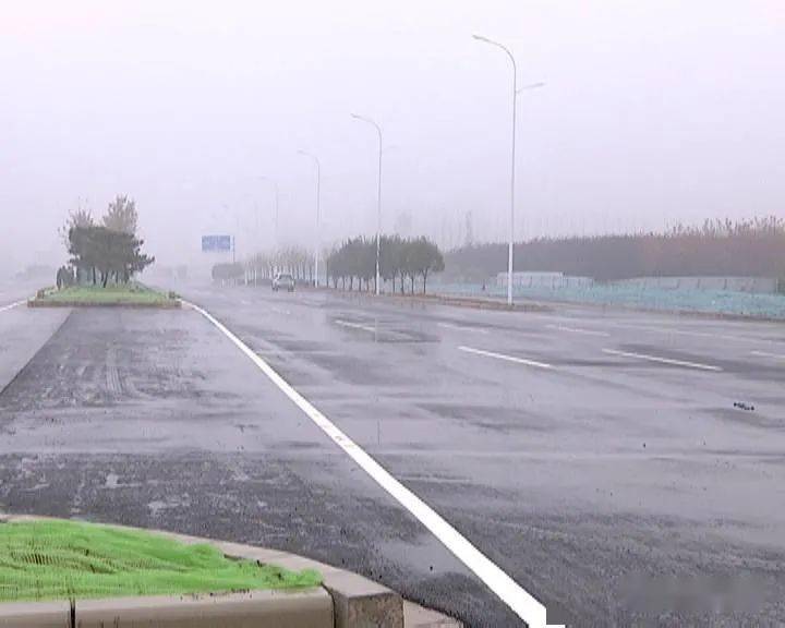 这里是花都大道与忠武路交叉口,记者看到一条笔直的道路已经形