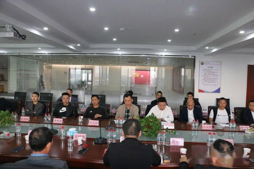 会上,支部党员和商会领导班子主要成员王天国,邹中福