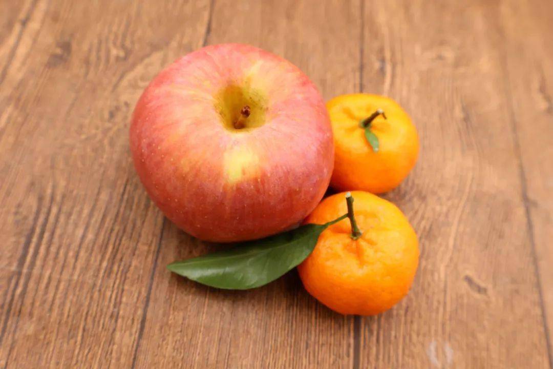 水果加餐 /  苹果·砂糖桔子