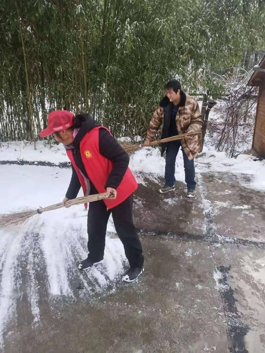 【文明实践】暖心红马甲成为寒冬最美风景线