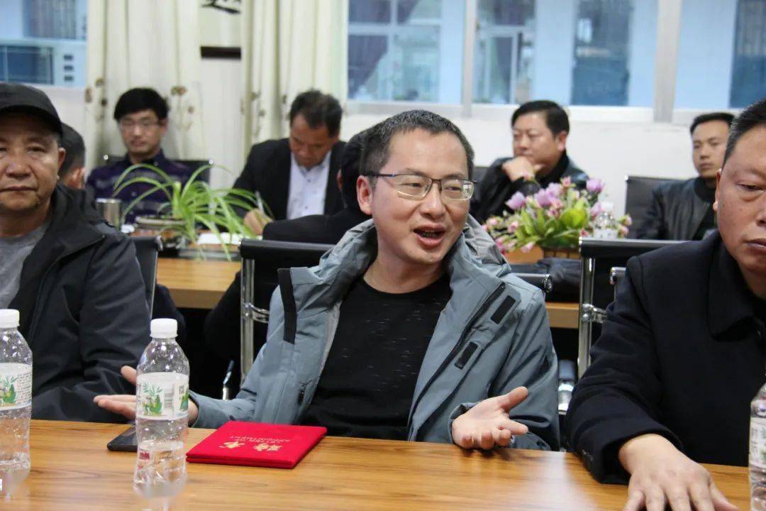 讲话家校联合教育兴,助力办学谋发展;携手前行桑梓路,越是奋进道更宽