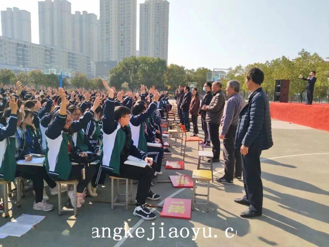 点燃激情赢在高考湖北省孝感市大悟县第一中学举行励志演讲会