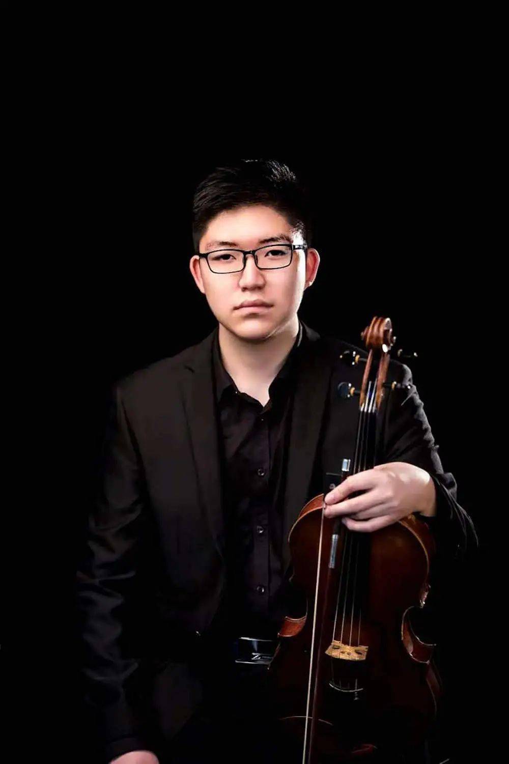 师从著名中提琴教育家盛利教授,2020年10月升入上海音乐学院中提琴