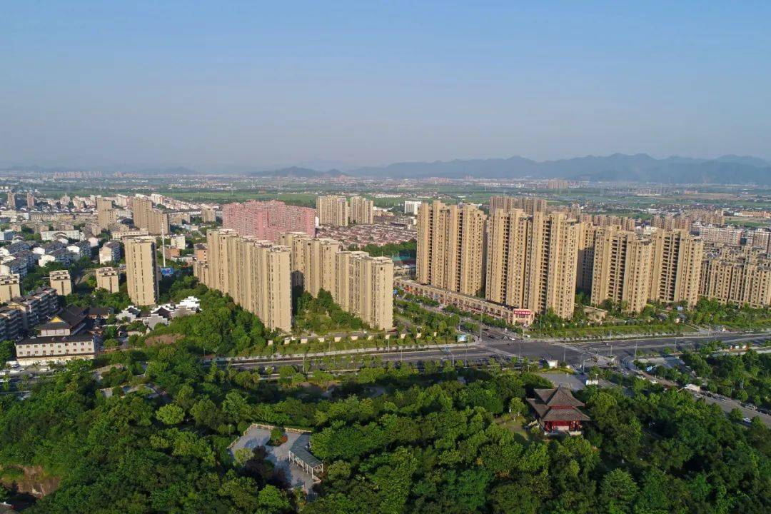 狮山公园附近风光道路施工管理人员李恒颂在姜山镇创下了他从业以来的