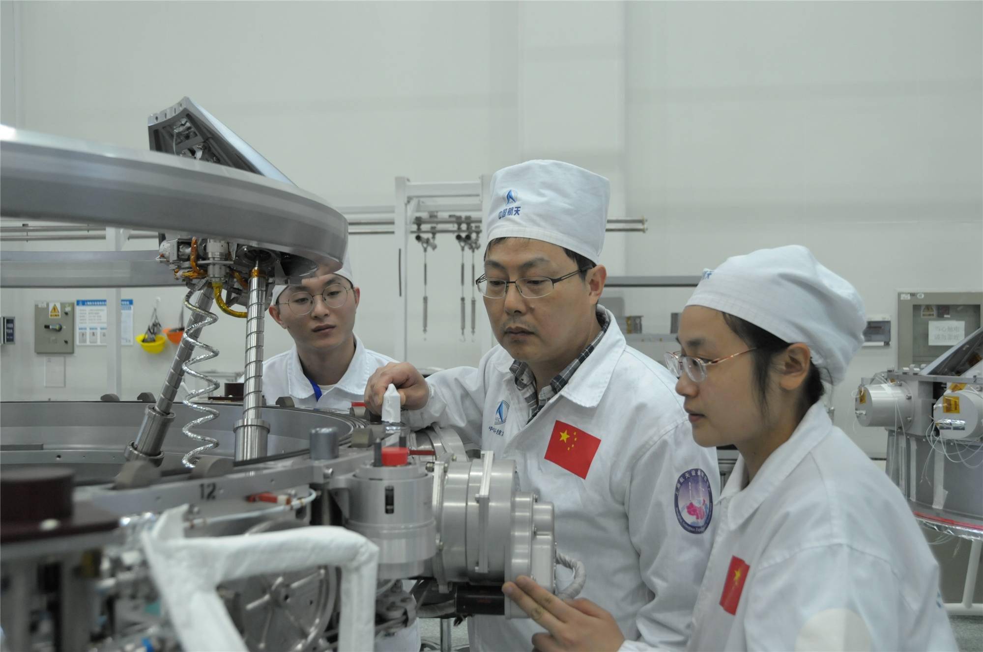 嫦娥五号研制团队有位最美职工王曙群筑梦浩瀚宇宙荣光献给祖国