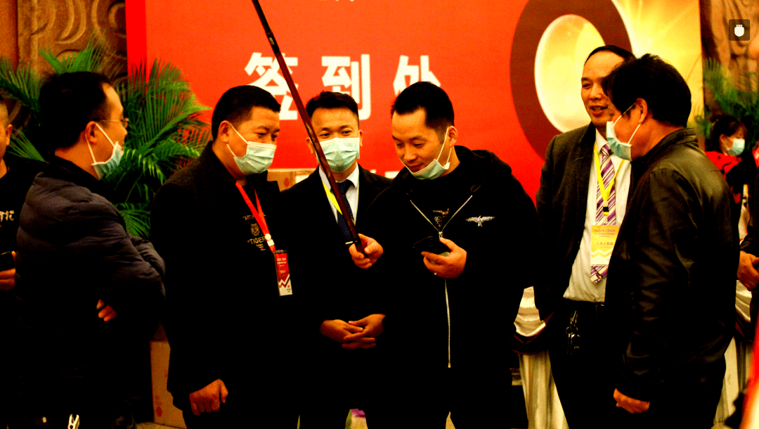 西部风集团董事长杨俊波致辞,向每一位经销商同盟表达了最诚挚的感谢