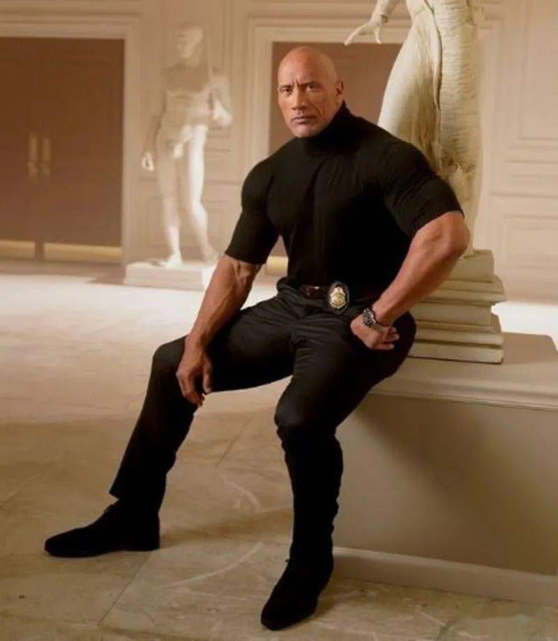 坐不进去是车太小还是人太壮porschetaycan让巨石强