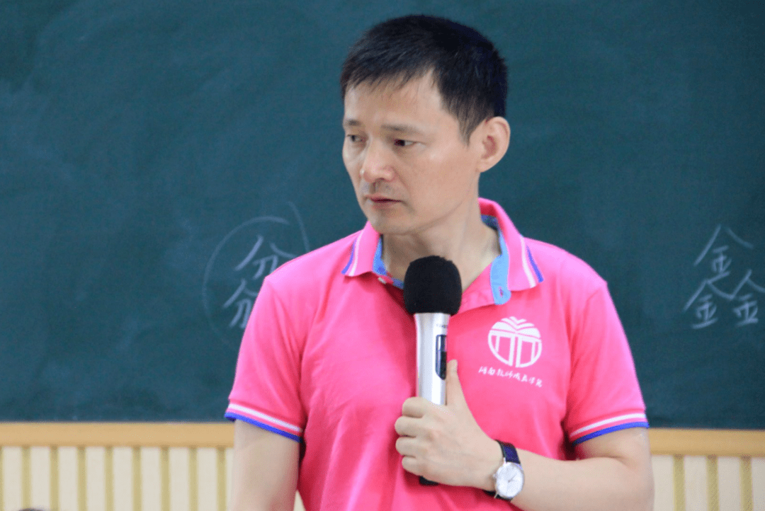 上课把学生弄哭了咋办来看看管建刚如何解决