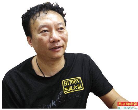 热衷志愿服务 出了钱还出力_陈锡