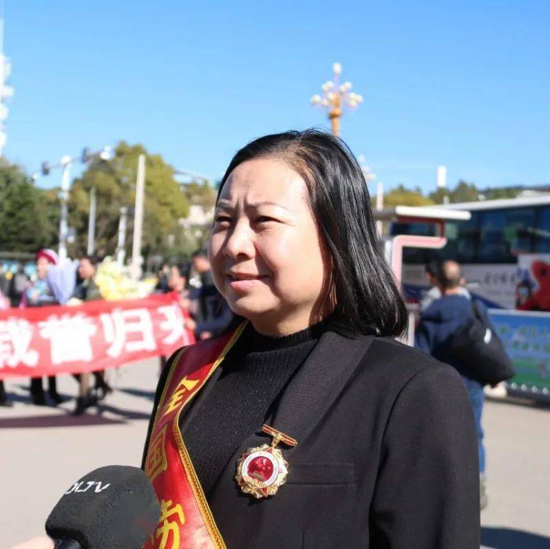 点赞大理州钟顺和张冬梅这两位企业家赴京接受表彰成为全国模范